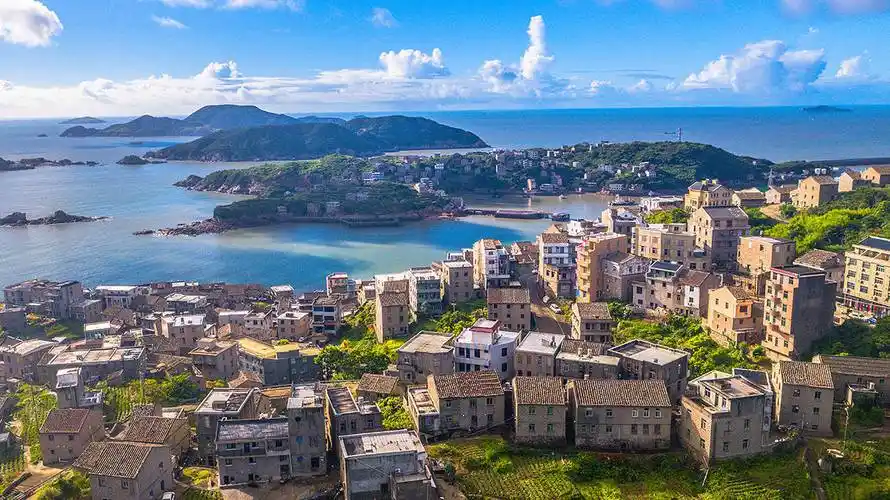 台州温岭石塘半岛,像渔村一样的旅游度假区,碧色的美景海岸线_沙滩