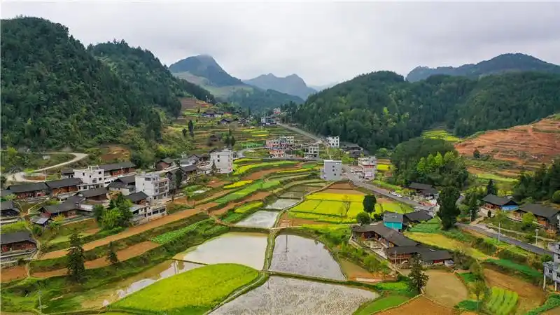 石阡困牛山红色旅游带火农家餐馆