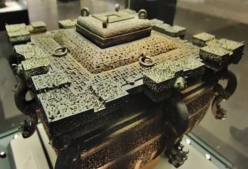 后来秦始皇统一全国后,他把全国的工匠都找