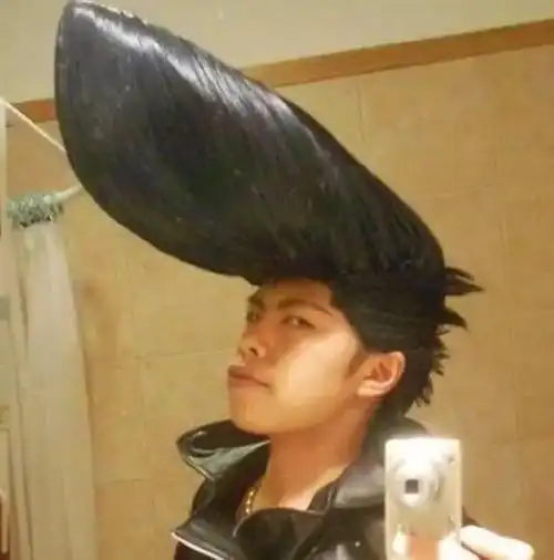 曾经,杀马特只吃的起泡面,也能左拥右抱,如今,他们过得还好吗