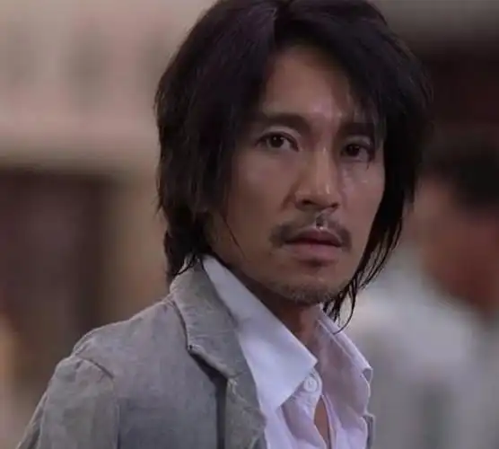 原因也很简单:周星驰如果不参加达叔葬礼,他们就会抵制新电影!