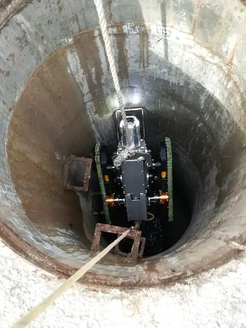 履带式爬行检测修复清淤机器人高清图