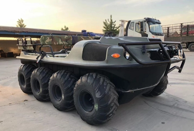 河南车友花39万买辆国产8驱水陆两栖车,翻沙入水,应对极暴天气