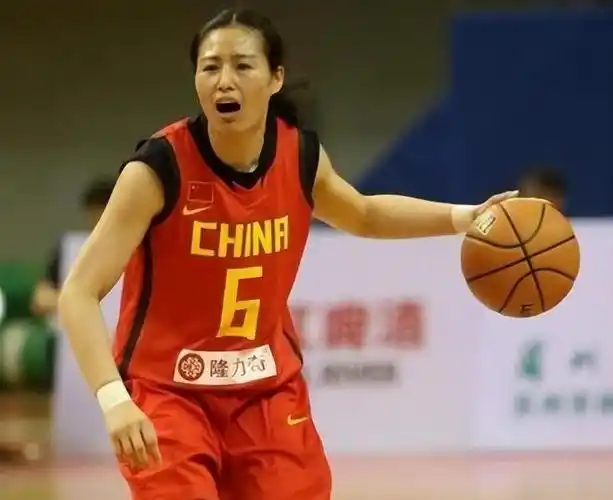 她曾是女篮第一后卫负气离开国家队被郑薇劝回现状如何