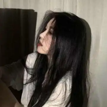 女生伤感落寞微信头像爱情是这世界上最不公平的东西