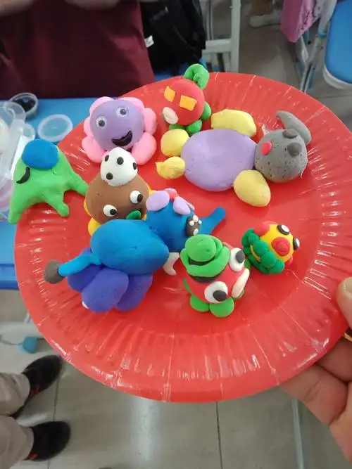 二年级美术课堂《小泥人和泥面具》超轻黏土手工作品展播