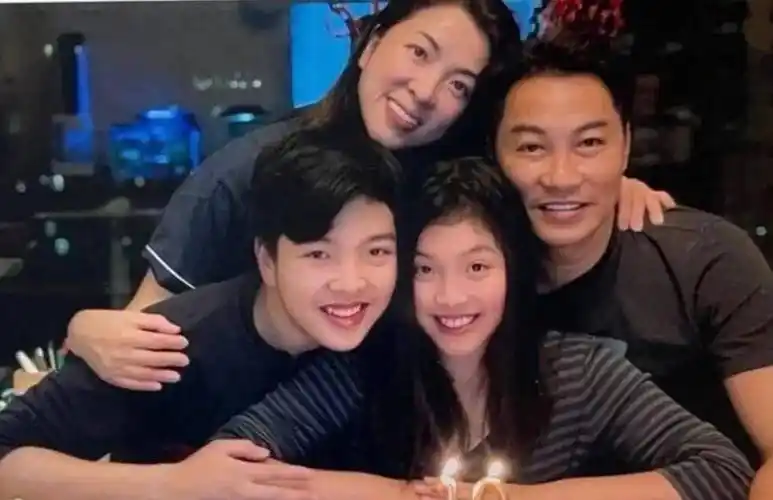 演员谭耀文,从男主角到小配角仍坚持演戏,娶圈外老婆恩爱18年_合作