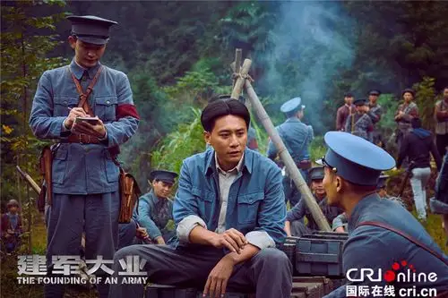 《建军大业》刘烨六年后再演毛泽东 李沁创连戏跨度纪录