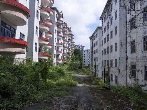 澳洲山庄部分烂尾楼.