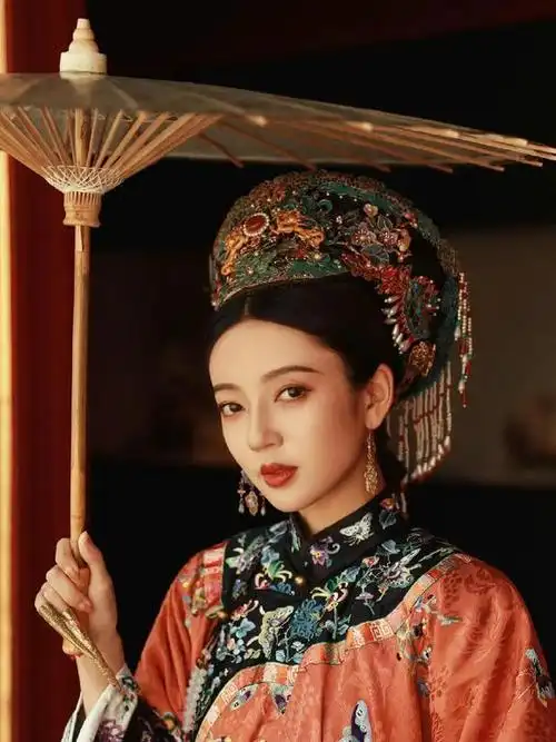 何瑞贤宫廷掠影大片##何瑞贤古装的正确打开方式#解锁更多明星久览