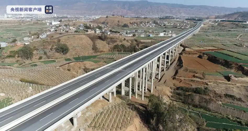 云南宾南高速公路分段建成通车