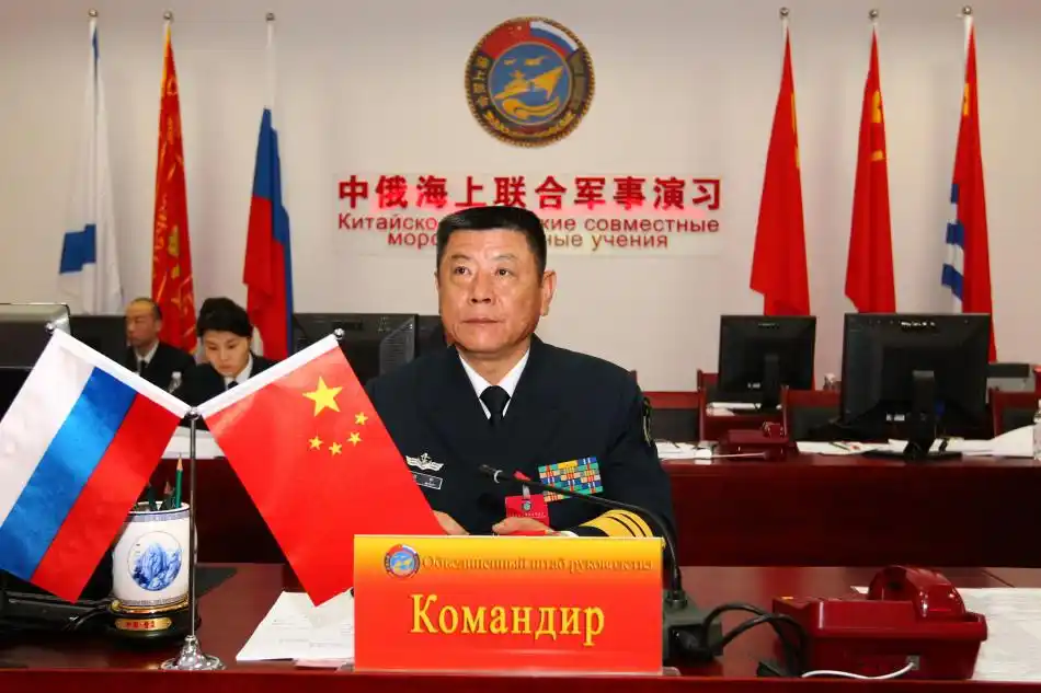 北海舰队司令员田中海军中将密切掌握海上演习态势