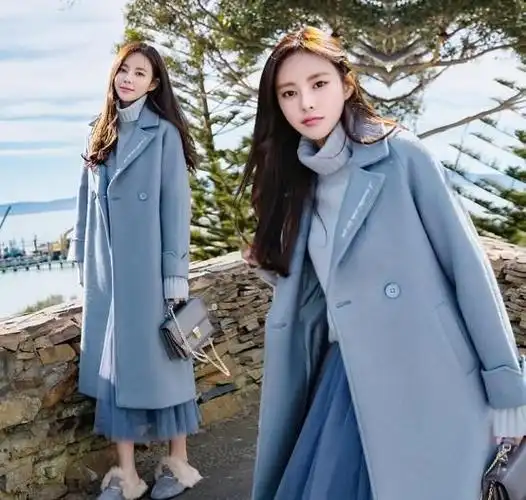 女人穿雾霾蓝大衣时搭配这3双对的鞋子显高又有气质