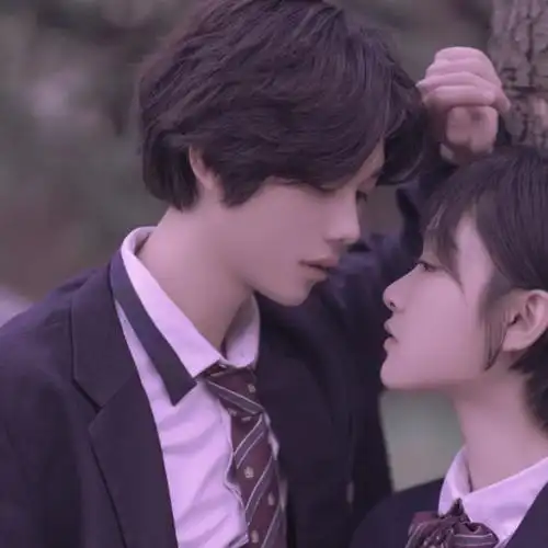 ins·超火情侣头像:两个人相爱在一起,陪伴和理解,比爱更重要