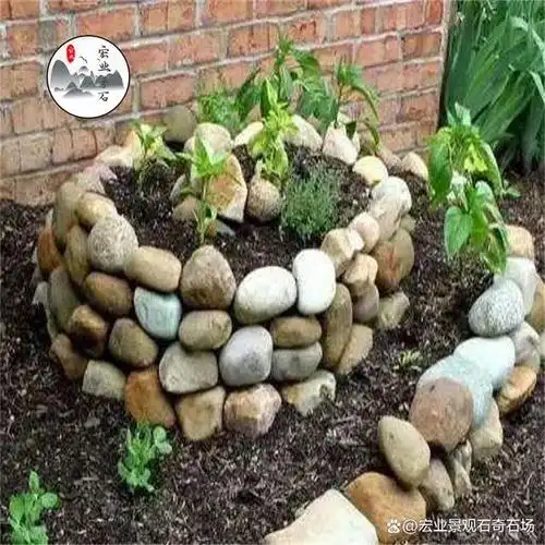 鹅卵石艺术制作花园中的"花坛"案例