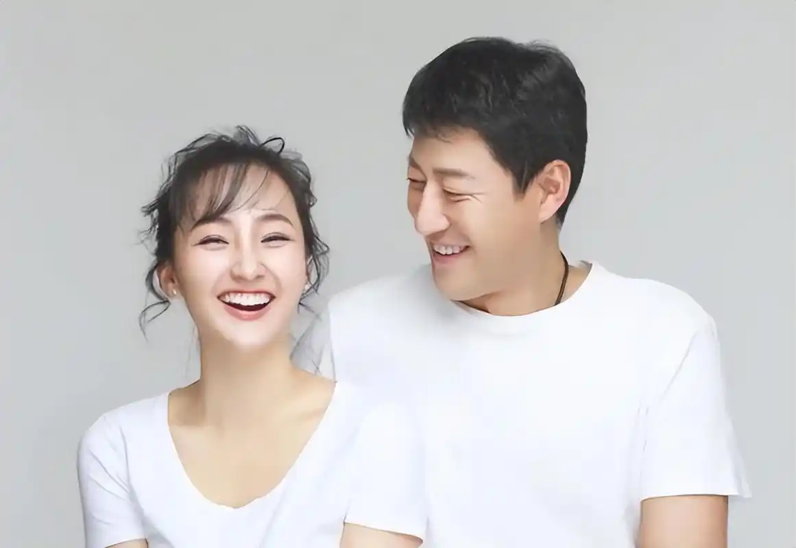 著名演员于震:被前妻泼尽脏水,为何现任妻子辛月依然敢嫁?