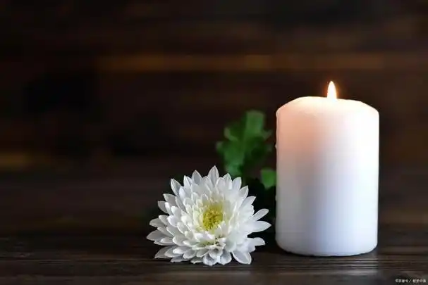 老人去世是去吊唁还是悼念,咱们来聊聊这个话题