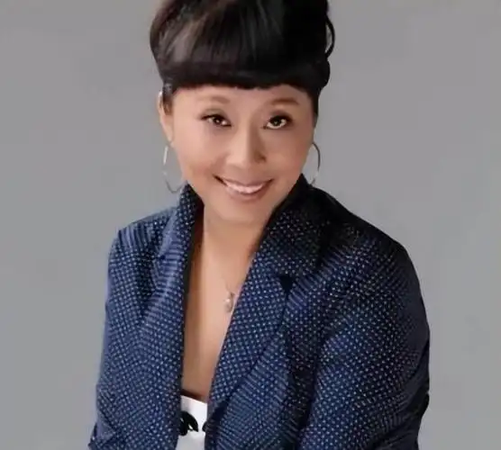 因丈夫去世淡出舞台,今已再嫁女儿12岁|黑妹|演员|小品|戚慧|演艺