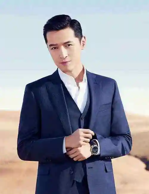 西装该配什么发型,戴什么配件,都是考验一个男人品位的细节.