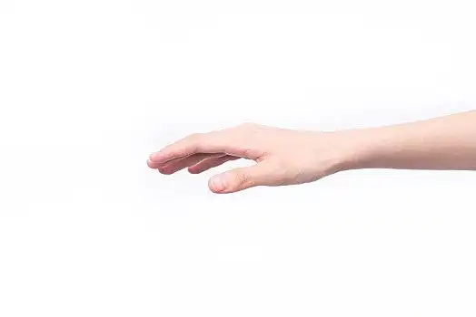 正在拿东西的手伸出一只手触碰烟花的小女孩女人,拿着,空,头部特写