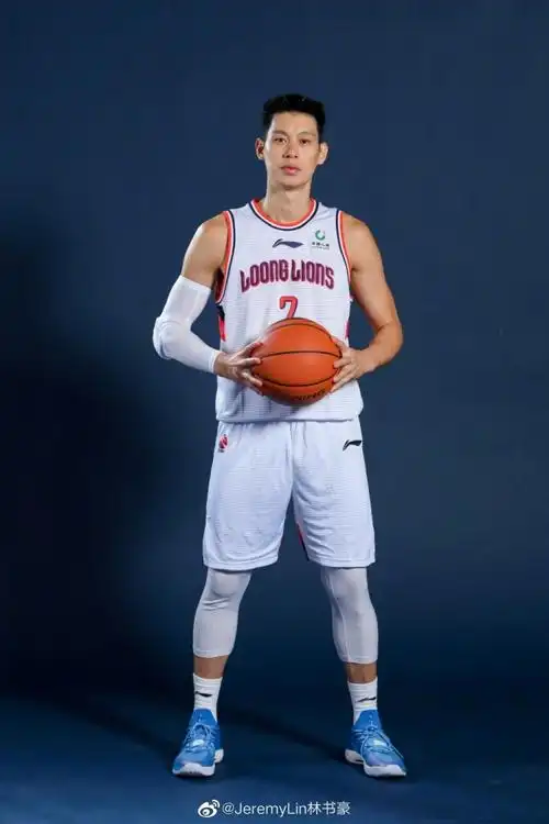 有点帅广州男篮新援林书豪晒个人定妆照第13年