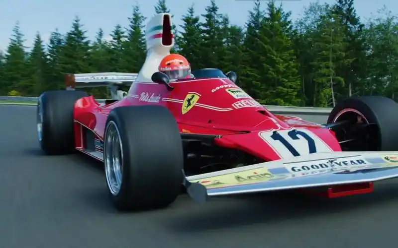 赛道驾驶1975 年法拉利 ferrari 312t 赛车!