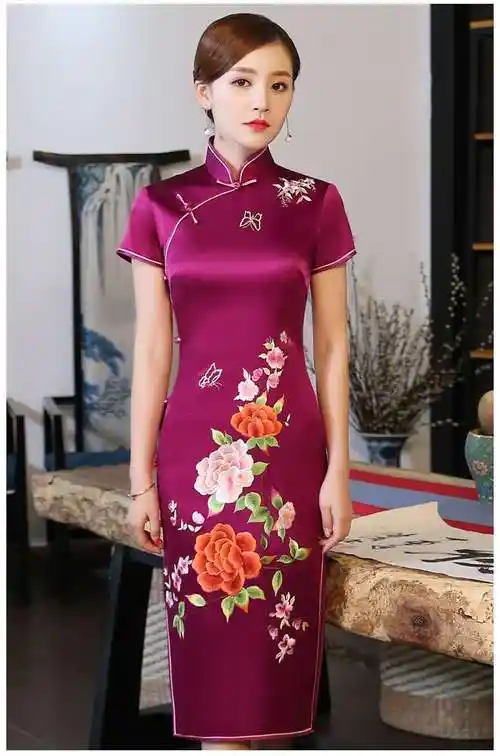 艳而不俗的牡丹绣花旗袍,妩媚风情十足!