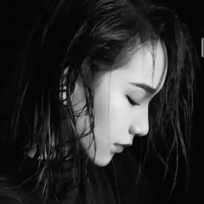 真人高冷女生头像成熟