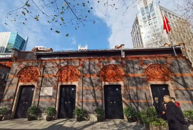 幢小楼是当年上海共产主义小组成员一大代表李汉俊和其兄李书城的住宅