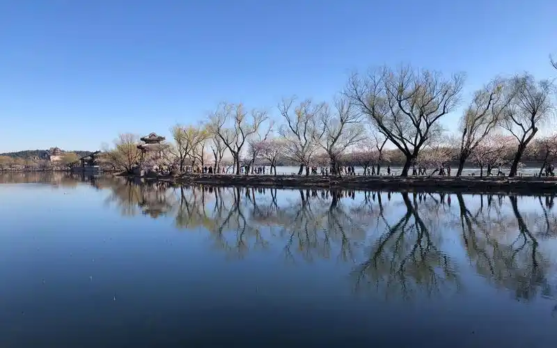 三月里的颐和园西堤