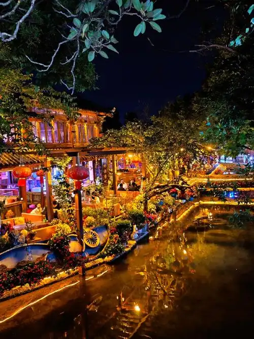 丽江古城的夜景繁花似锦##微博旅行家##微博影像年##城市巡游记