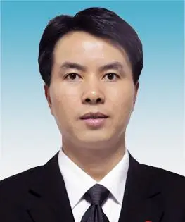 中共党员,法律硕士,一级法官,现任福建省闽侯县人民法院党组书记,院长