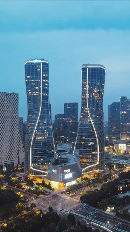 开始拍拍杭州了来福士双子塔算是杭州的地标了航拍的公众号舒小简