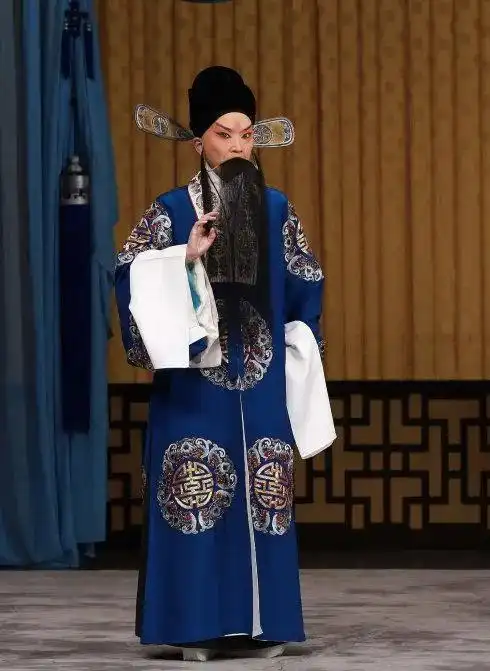 京剧《赵氏孤儿·打婴》中的程婴帔 张凯饰程