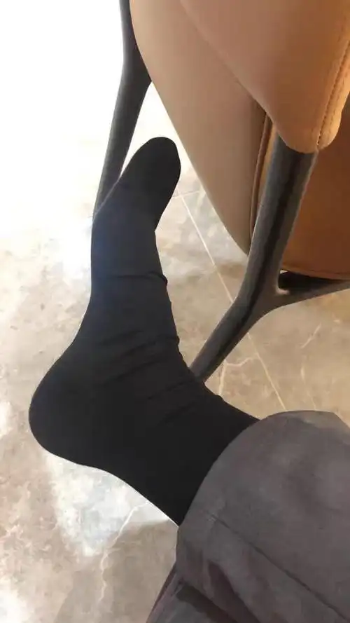 肌肉男生正装长筒黑袜,爱了!