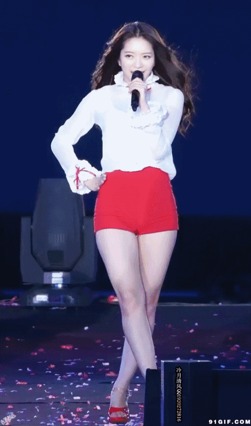 美女唱歌性感漂亮gif动图_动态图_表情包下载_soogif