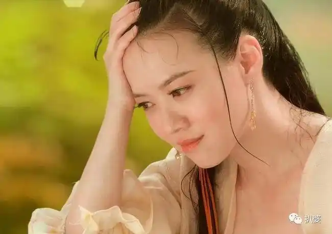 她和陈坤演的《名扬花鼓》我超喜欢的.