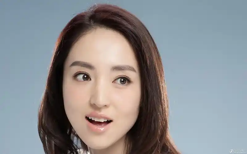 清纯可爱美女董璇桌面壁纸