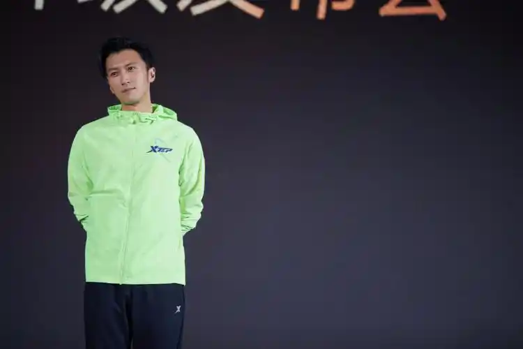 代言人谢霆锋帅气时刻