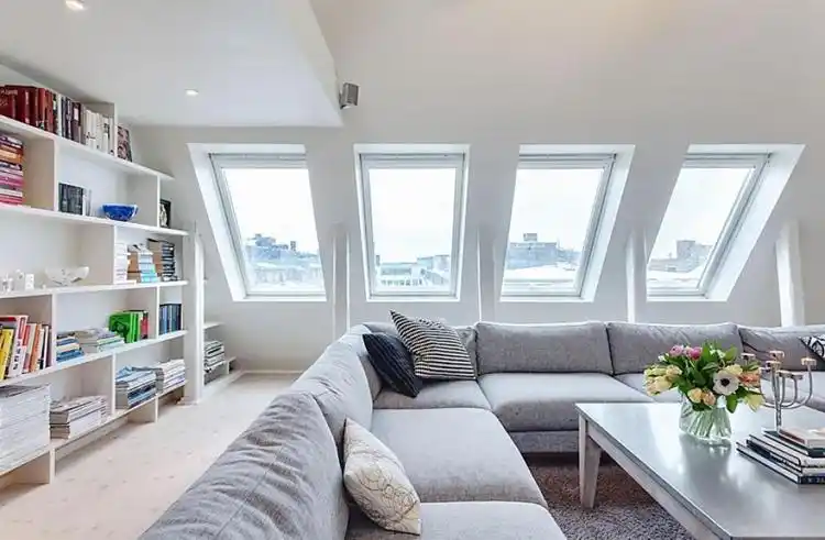 通风是顶楼带阁楼装修最为重要的考虑要素,阁楼没有房门,只有小的窗户