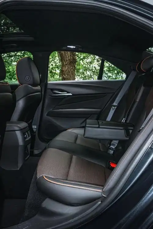 凯迪拉克ct4登场bba请再吃一记运动拳