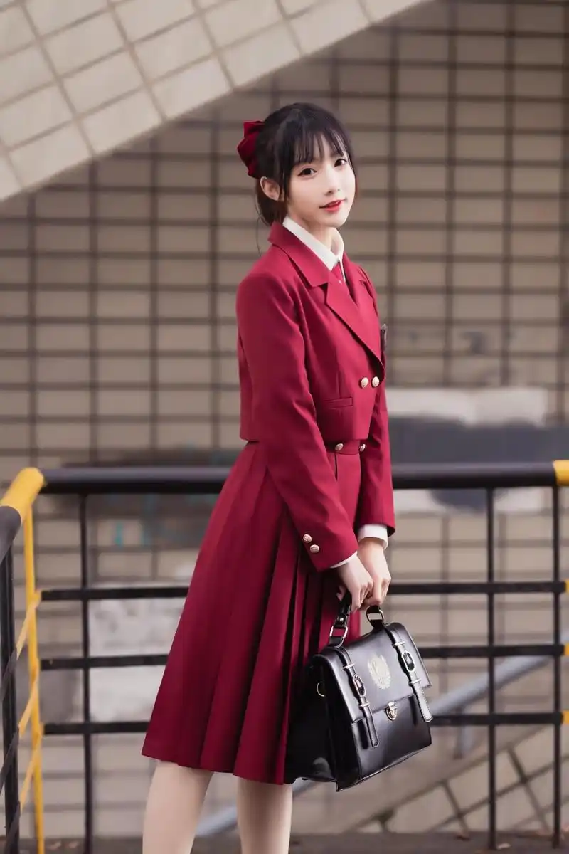 jk制服:美少女和红色制服更搭哦!