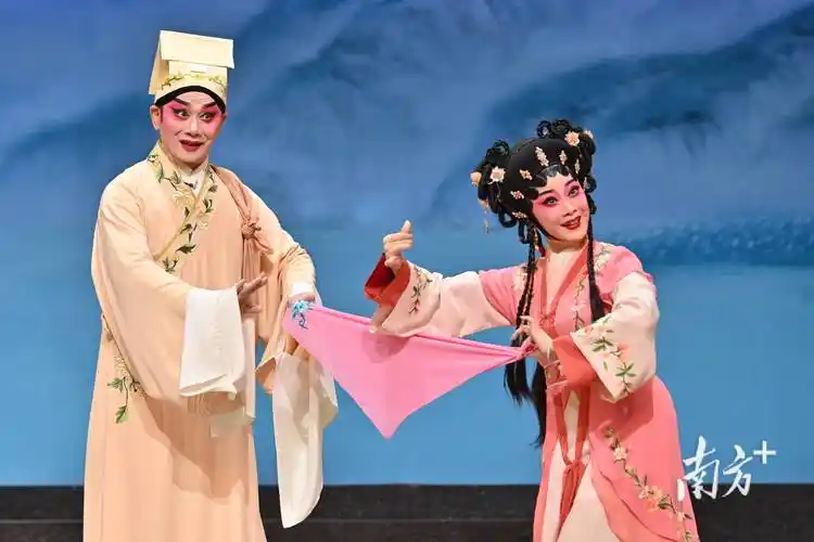 粤韵迎新年,众老倌"飙戏"《伦文叙传奇》_粤剧_观众_广东