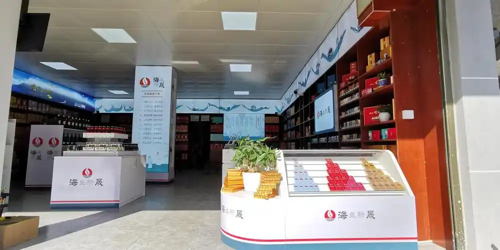 细心服务,助力客户提升店铺终端形象.指导客户使用新零售e福通系统.