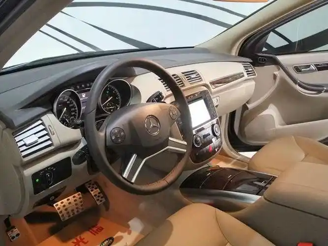 【苏州】2012年4月 奔驰 r级 r300l 3.0 商务型 黑色 手自一体