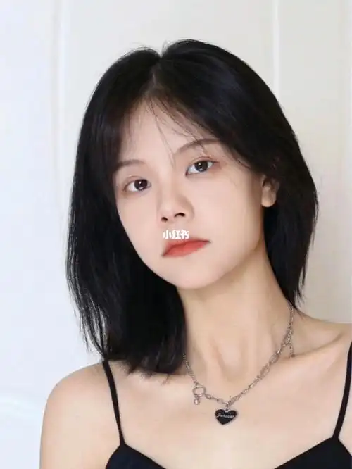 真的很显白很显白质感显脸小减龄发型图片 脸大显脸小的发型齐肩齐肩