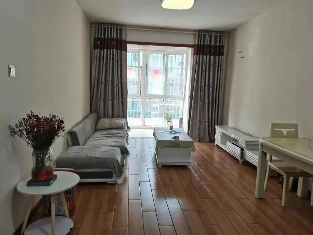 出租龙蟠东苑75平两室简装可短租