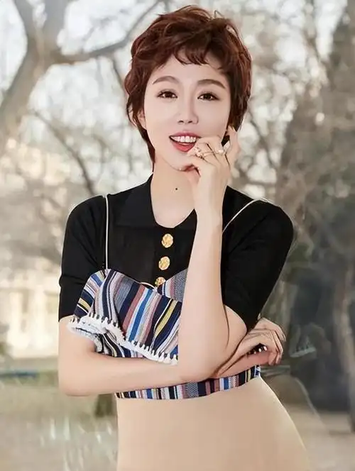 回顾姜妍:错爱妈宝男,遭男友妈嫌弃,干妈宋丹丹拿她当亲闺女