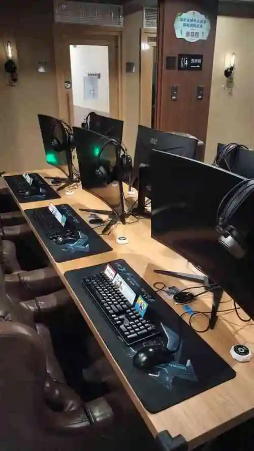 网鱼网咖(黄浦南京东路店)-"第一次来网吧.emmm感觉挺好98[.