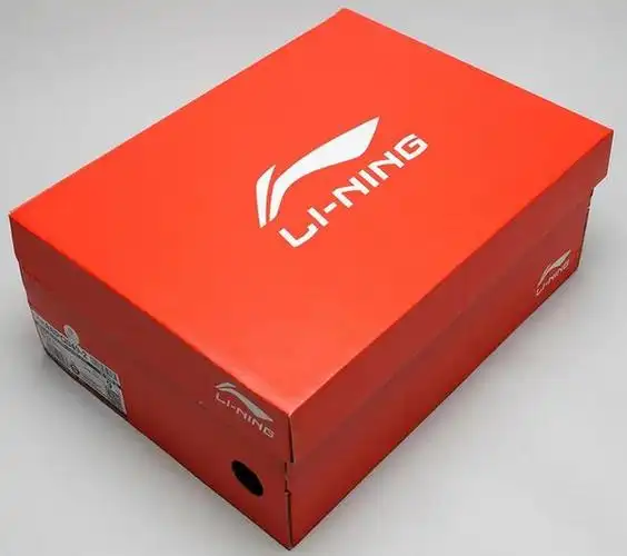 鞋盒没什么好说的,仍然是我们熟悉的红色鞋盒,白色李宁logo,侧面是鞋